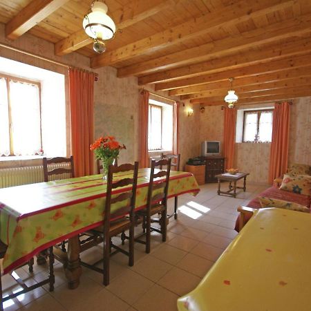 Spacious Holiday Home Near The Forest Esmoulieres Kültér fotó