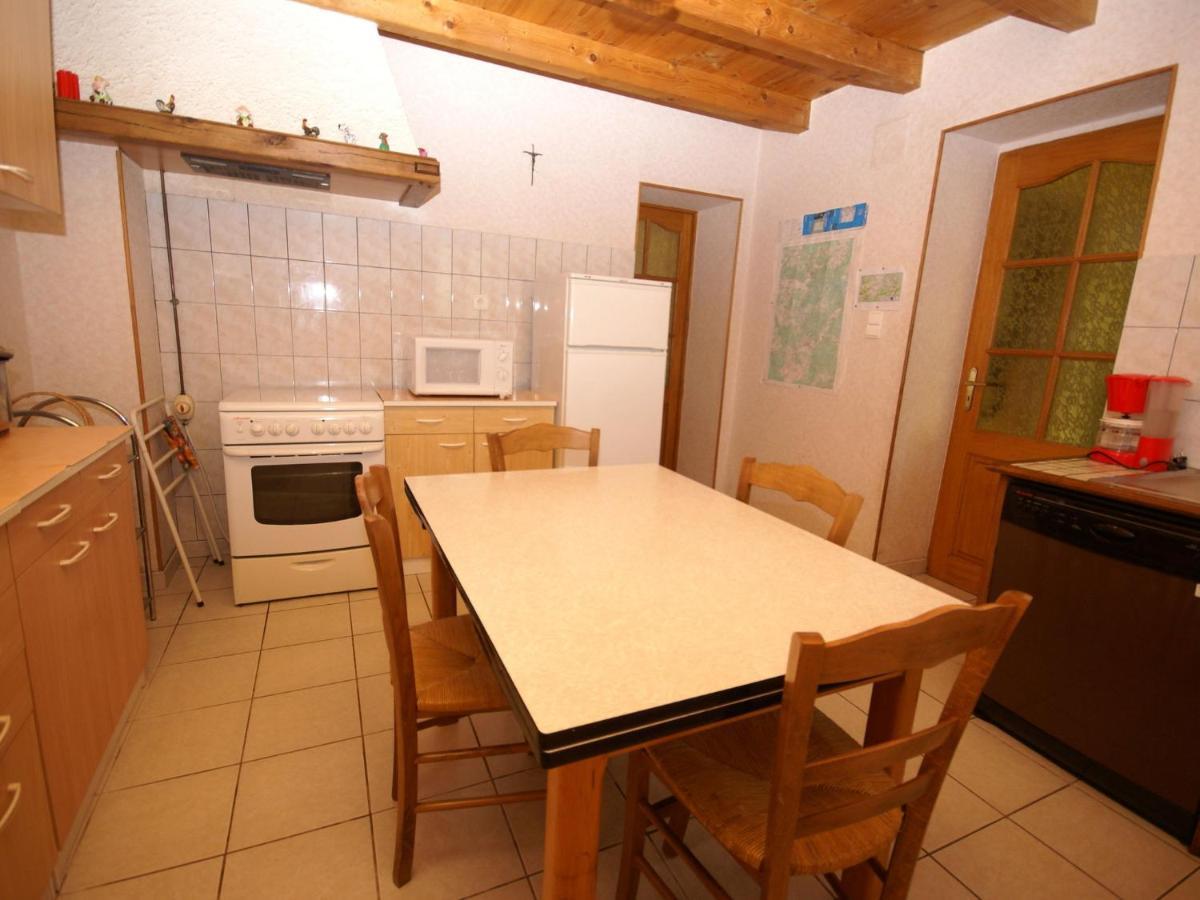 Spacious Holiday Home Near The Forest Esmoulieres Kültér fotó