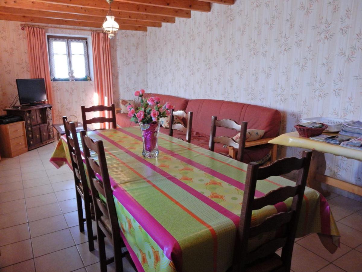 Spacious Holiday Home Near The Forest Esmoulieres Kültér fotó