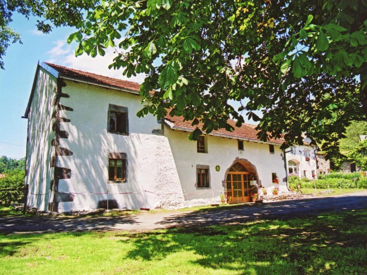 Spacious Holiday Home Near The Forest Esmoulieres Kültér fotó
